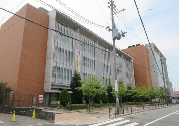建築家の高松伸の建築作品10選。代表作のキリンプラザ大阪や植田正治写真美術館など | デザインマガジン