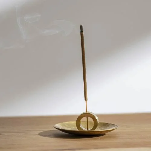 おしゃれなお香立てのおすすめ18選。かわいいデザインからシンプル・かっこいいお香立てまで